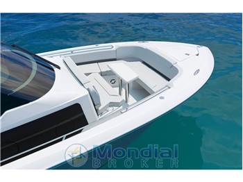 Tiara Yachts 35LS