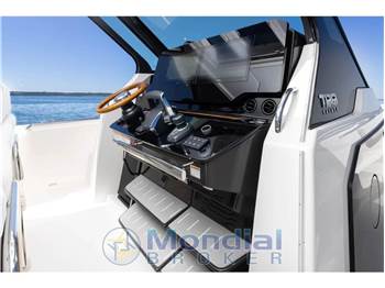 Tiara Yachts 35LS
