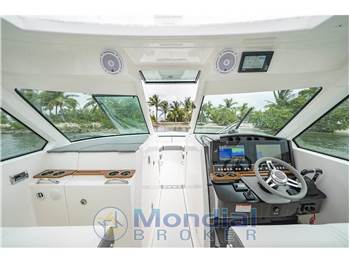Tiara Yachts 34LX