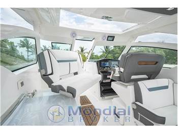 Tiara Yachts 34LX