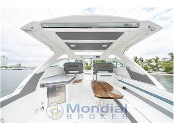 Tiara Yachts 34LX