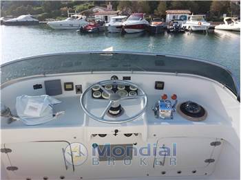 Bertram Yacht 31' Fbc