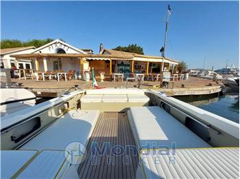 Bertram Yacht 31' Fbc