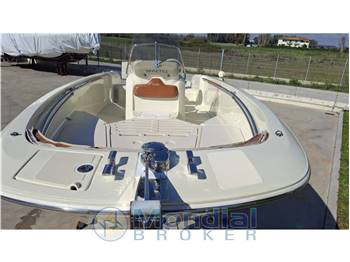 INVICTUS YACHT FX190
