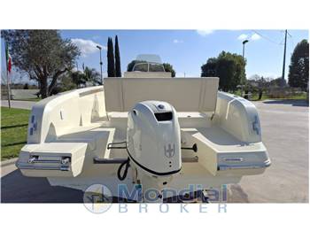 INVICTUS YACHT FX190