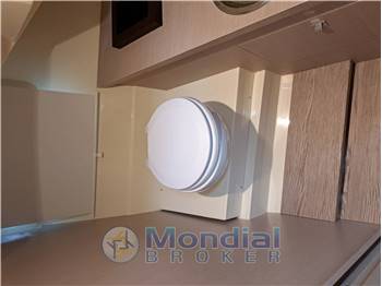 INVICTUS YACHT GT 280 WILD BRONZE