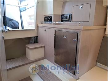 INVICTUS YACHT GT 280 WILD BRONZE