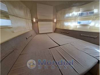 INVICTUS YACHT GT 280 WILD BRONZE