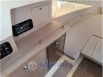 INVICTUS YACHT GT 280 WILD BRONZE