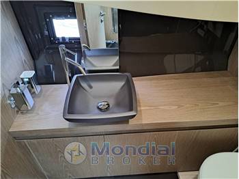 INVICTUS YACHT GT 320 WILD BRONZE