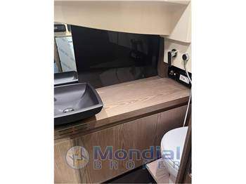 INVICTUS YACHT GT 320 WILD BRONZE