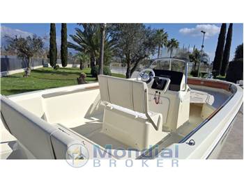 INVICTUS YACHT FX 190