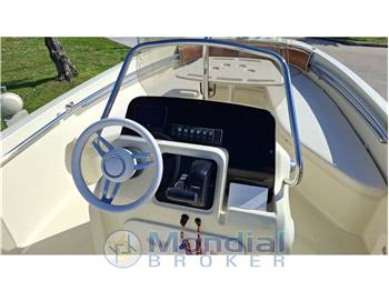 INVICTUS YACHT FX 190