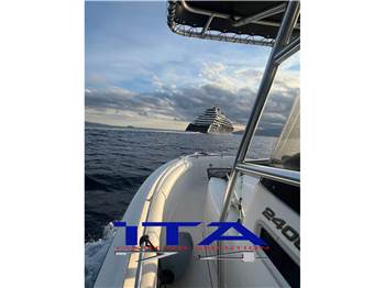 Century boats Century 2400 CC