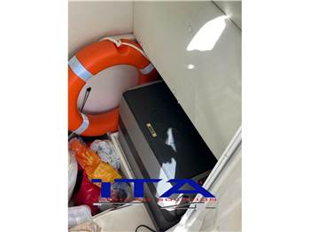 Century boats Century 2400 CC