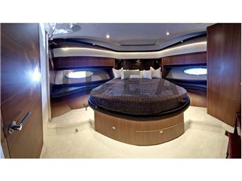 Princess Yachts V72