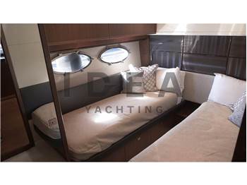 Princess Yachts V72