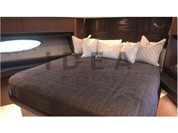 Princess Yachts V72