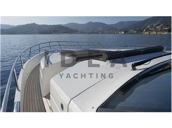 Princess Yachts V72