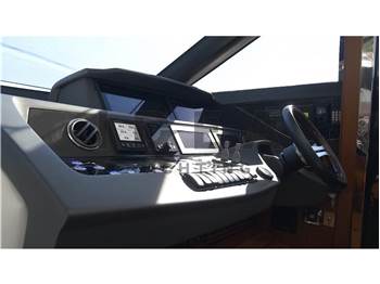 Princess Yachts V72