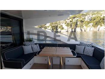 Princess Yachts V72