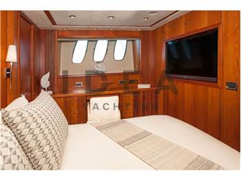 Sunseeker Predator 82
