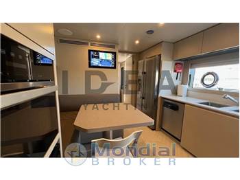 Custom Line Navetta 30