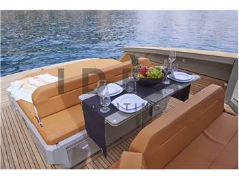 Evo Yachts R4+