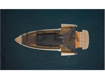 Evo Yachts R4+