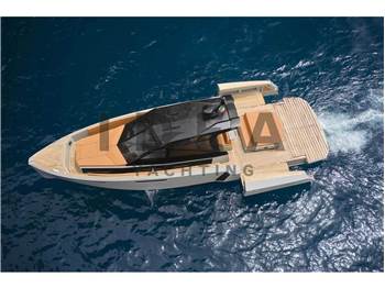 Evo Yachts R4+