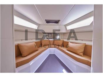Evo Yachts R4+