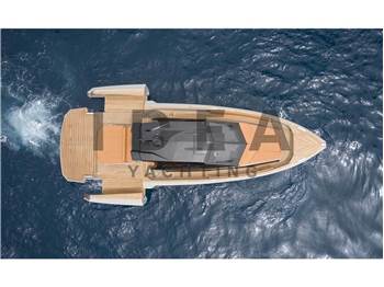 Evo Yachts R4+