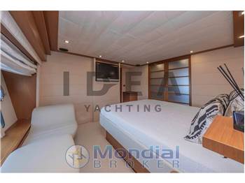 Ferretti Yachts 780