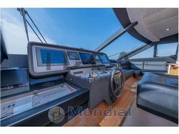 Ferretti Yachts 780