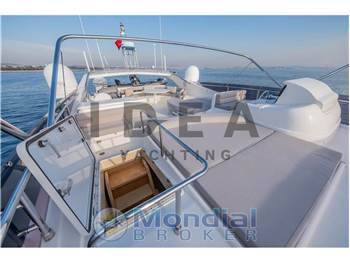 Ferretti Yachts 780