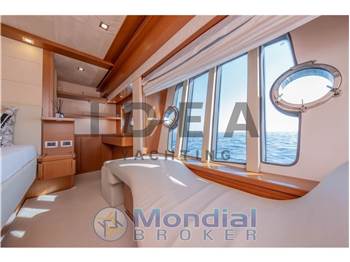 Ferretti Yachts 780