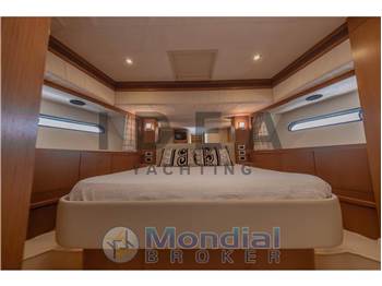 Ferretti Yachts 780