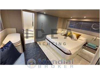 Azimut Fly 68