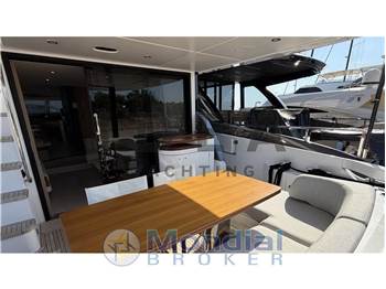 Azimut Fly 68
