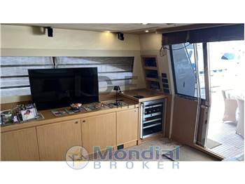 Ferretti Yachts 761