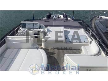 Ferretti Yachts 761