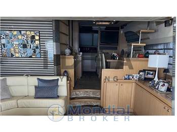 Ferretti Yachts 761