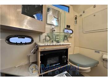 Boston Whaler 370 Outrage
