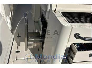 Boston Whaler 370 Outrage