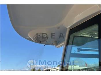 Boston Whaler 370 Outrage