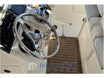 Boston Whaler 370 Outrage