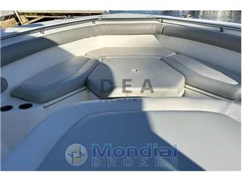 Boston Whaler 370 Outrage