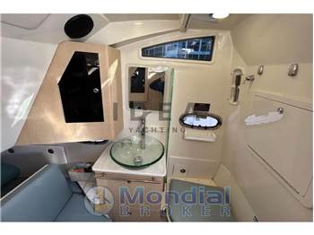 Boston Whaler 370 Outrage