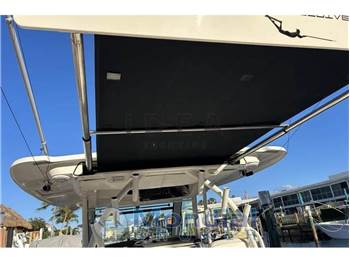 Boston Whaler 370 Outrage