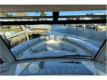 Boston Whaler 370 Outrage